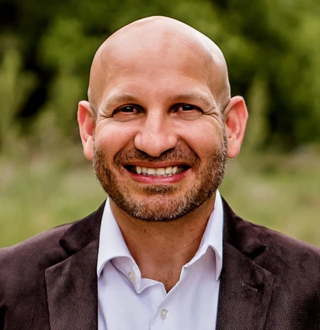 Adrian Mendoza